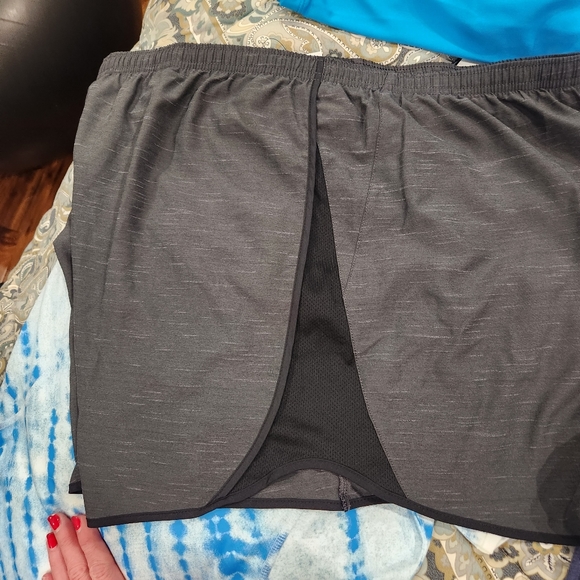 🆕️ Nike Dri Fit Running Short in Thunder Grey - Picture 5 of 9